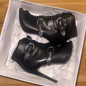 Guess heels 6.5